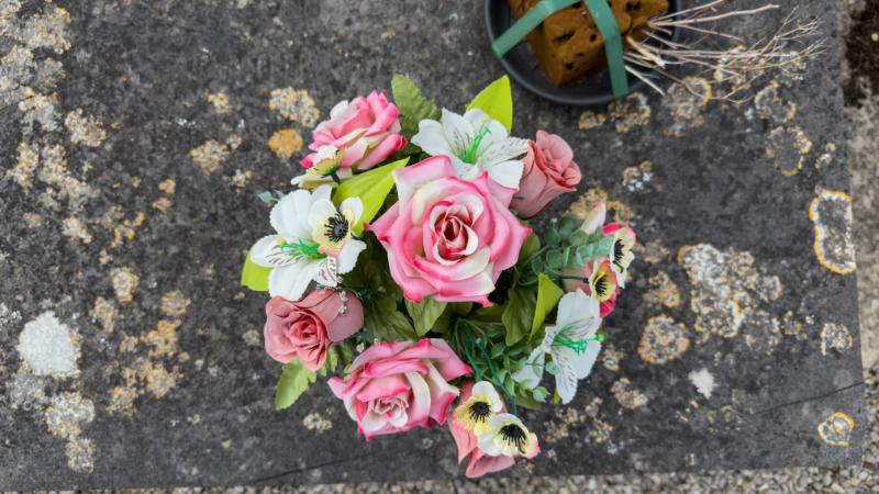 そもそもお盆に造花を供えて問題ない？